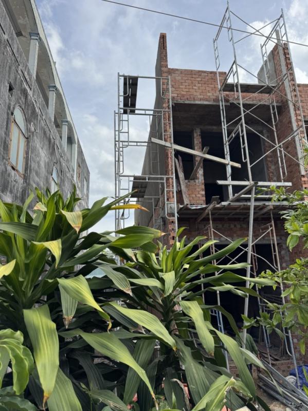 Bán Nhà Luxury 1 Trệt 2 Lầu Đường Lê Đại Hành 100m² Phường Long Bình Giá Chỉ 4,55 Tỷ